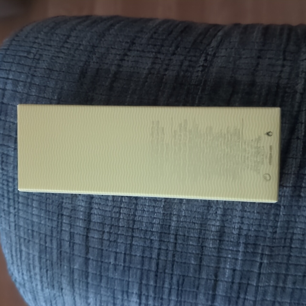 Clinique Aromatics Elixir Perfume Spray in Yellow Box - Picture 2 of 4